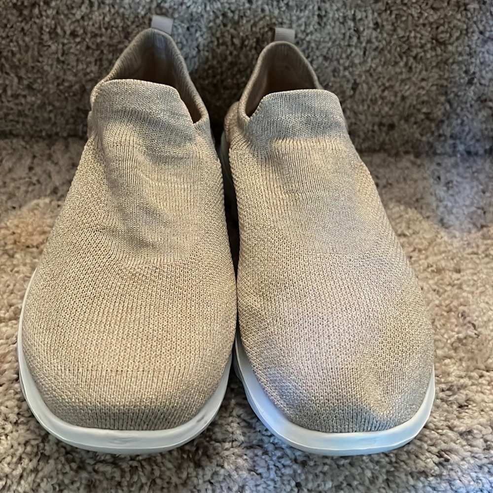 Sketchers mesh shoe size 9.5